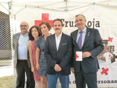 Noticia de Almera 24h: Visita del delegado de Salud a la mesa de Cruz Roja