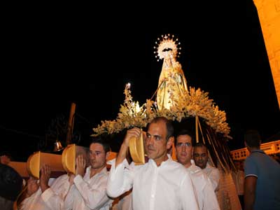 Gdor despide la Feria 2014 acompaando en procesin a su patrona la Virgen del Rosario