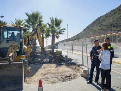 El Ayuntamiento realiza obras de mejora en la entrada del IES Juan Goytisolo de Carboneras