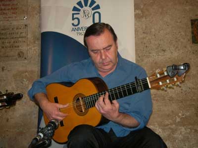 Noticia de Almera 24h: Entrega, al extraordinario tocaor sevillano Manolo Franco, del Trofeo El Taranto al mejor guitarrista del ciclo 2013-2014