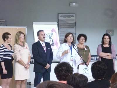 El Hospital de Poniente celebra el Da Internacional del Cncer de Mama con la exposicin Huellas