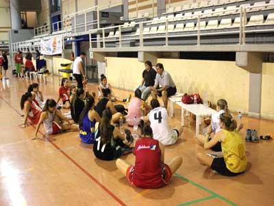 Debut histrico de las guerreras rojillas del Syngenta  CB Almera en la Liga Femenina 2 de baloncesto