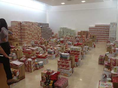 El ayuntamiento reparte alimentos de primera necesidad entre ms de 200 familias necesitadas