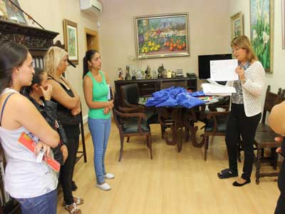 Noticia de Almera 24h: El Ayuntamiento reparte material escolar a las familias de Gdor ms necesitadas