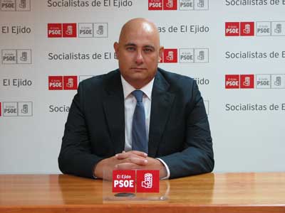 El PSOE de El Ejido acusa al equipo de gobierno de falta de previsión en la puesta en marcha de la escuela municipal de fútbol de Almerimar