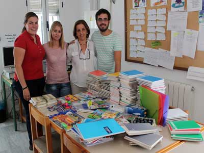 Noticia de Almería 24h: Los jóvenes socialistas de Lubrín entregan al colegio y la guardería el material escolar donado por los vecinos