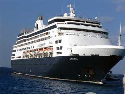 Almería da la bienvenida al crucero “Massdam” con capacidad para 1.260 personas