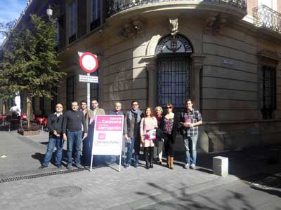Noticia de Almería 24h: UPyD Se concentra ante la diputación para dar a conocer sus medidas anticorrupción
