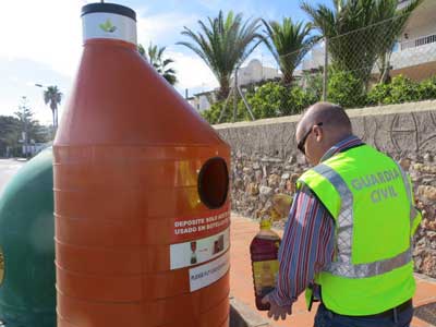 La Guardia Civil detiene a los autores de la sustraccin de ms de 40000 litros de aceite para reciclar