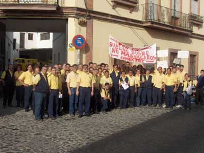 Noticia de Almería 24h: CCOO: Apoyo masivo de los trabajadores de Correos que salen a la calle en Almería capital iniciando una MAREA POSTAL para exigir un servicio público de calidad, con empleo de calidad, plantilla suficiente y salario justo