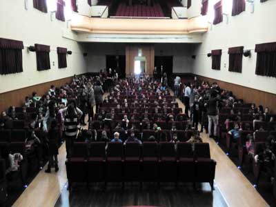 Ms de 350 escolares asisten a la primera funcin de Educateatro en Tabernas