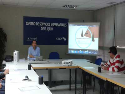 Noticia de Almera 24h: Los empresarios de El Ejido abordan los aspectos prcticos de la gestin preventiva e integracin en la empresa