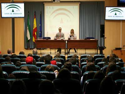 Noticia de Almera 24h: Los centros del sistema sanitario pblico en Almera recuerdan la importancia de la prevencin para combatir el VIH y el sida