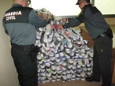 Noticia de Almería 24h: La Guardia Civil interviene más de 700 pares de zapatillas deportivas en el puerto de Almería