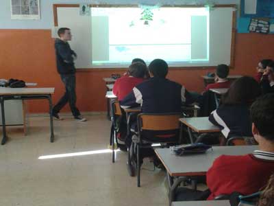 Noticia de Almera 24h: Andaluca Compromiso Digital sensibiliza a alumnos del IES Al-Bayyana de Roquetas sobre el uso seguro de internet