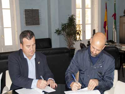 Noticia de Almera 24h: El Ayuntamiento firma el contrato para la gestin de la Escuela Infantil