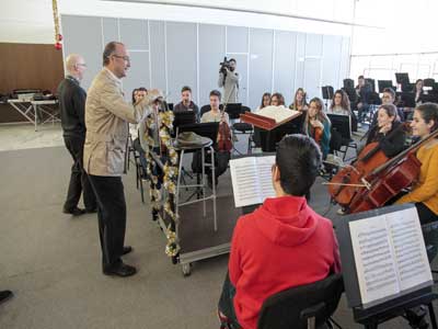 El alcalde disfruta con el talento de la orquestas Joven e Infantil de Almería