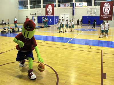 Noticia de Almera 24h: El CB Almera y la Hermandad del Perdn, juntos un ao ms en la jornada navidea de baloncesto y solidaridad