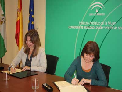 La Junta firma un convenio para impulsar la mejora del posicionamiento socioeconmico de las mujeres a travs de las TIC