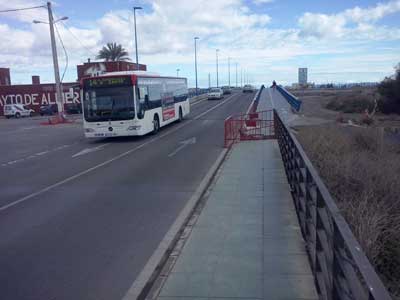 El PA solicitar pasos de peatones a ambos lados del puente del rio Andarax 