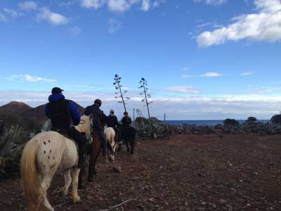 Representantes de 'Equus-Rutes de Turisme Eqestre per Europa' recorren a caballo el Parque Natural Cabo de Gata-Njar