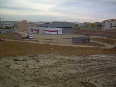 El ayuntamiento adecua los exteriores del nuevo Teatro de Hurcal de Almera