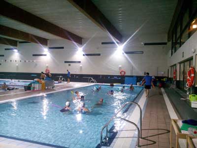 El Ayuntamiento cede el uso de la piscina cubierta, en el centro deportivo H20, a asociaciones de personas con discapacidad