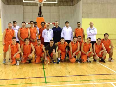 Carboneras muestra su apoyo a los equipos de Baloncesto Senior y Juvenil de Balonmano