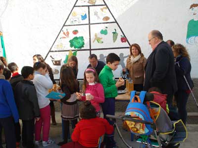Los escolares de los centros educativos de Gdor conmemoran el Da de Andaluca