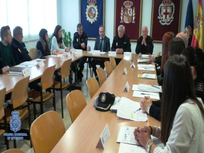 Alumnos de la Facultad de Derecho inician hoy las practicas formativas en la Comisara de la Polica Nacional de Almera