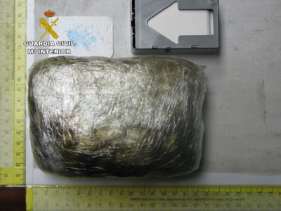 Una persona detenida con cerca de 500 gramos de cocana en el hueco de la rueda de repuesto