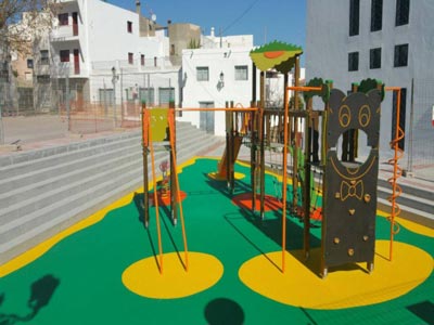 El PSOE advierte de la peligrosidad del parque infantil que ha hecho el Ayuntamiento en la Fuente Morisca