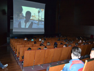 Cineforum sobre la inmigracin en el Teatro Auditorio Ciudad de Vcar con alumnos los dos IES