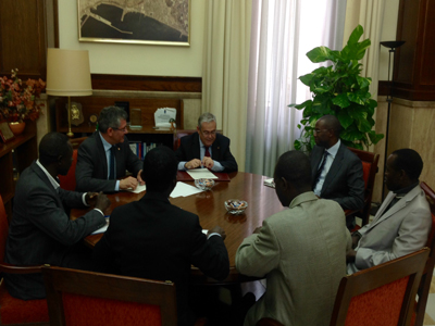 El subdelegado del Gobierno se rene con el director general de los senegaleses en el Exterior 