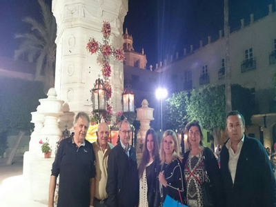 El colegio Mar de Alborn, A.VV. Antonio de Torres y hermandad de la Soledad ganan el concurso de las Cruces de Mayo