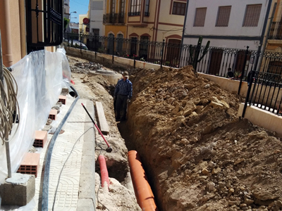 Tabernas inicia las obras de renovacin del pavimento e infraestructuras de la calle Juan Barrau