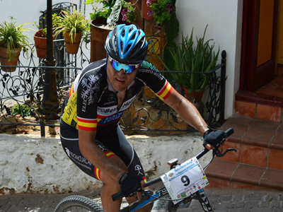 Cerca de trescientos corredores se dan cita en la cuarta edicin de la carrera ciclista La Mojaquera