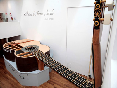El Museo de la Guitarra exhibe desde maana una exposicin de la familia Ramrez, escuela madrilea de constructores