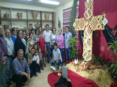 El jurado visita las diez cruces participantes en el concurso organizado por el Ayuntamiento de Njar