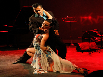 Almera se apasiona con el tango al ritmo del bandonen