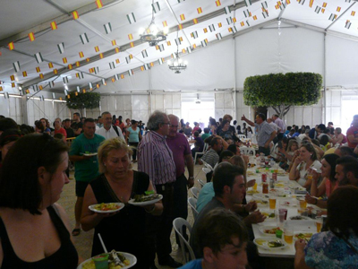 Los Llanos de Vcar inicia sus fiestas patronales con una degustacin de migas 