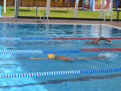 Abierto el plazo para los cursos de natacin en Piscina Municipal de Las Cabauelas