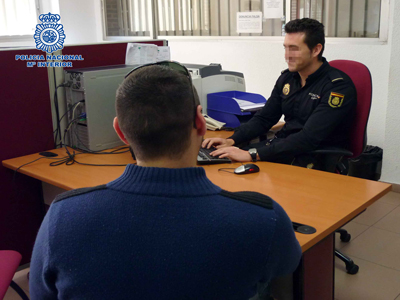 La Polica Nacional detiene en Almera al propietario de un locutorio por simular un atraco