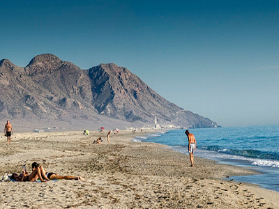 Cabo de Gata, finalista para convertirse en la Playa Accesible de los Fans