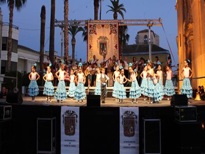 El Festival Intergeneracional de Folklore abre la programacin de Huerclida