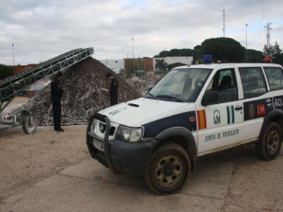 La Polica lucha contra talleres mecnicos ilegales en Almera