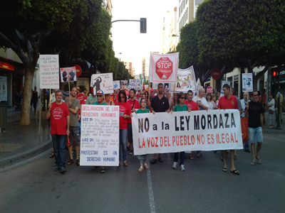 La P.A.H  ALMERIA, junto con diferentes colectivos y agrupaciones sociales, se manifiestan contra la denominada LEY MORDAZA
