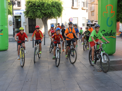 Gdor celebra la I Ruta Ciclista Urbana a beneficio de la Asociacin Contra el Cncer