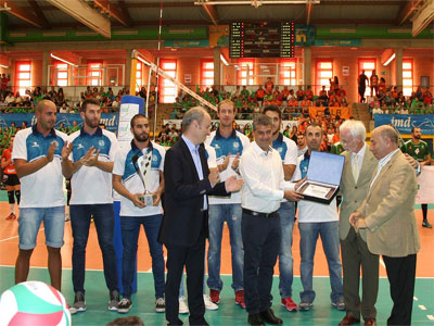 El mundo del voleibol rinde homenaje a la UAL por su triunfo en el ttulo europeo universitario