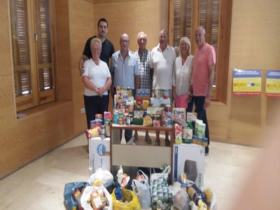 Britnicos de la iglesia de Los Llanos del Peral entregan decenas de kilos de comida para las familias necesitadas de Zurgena